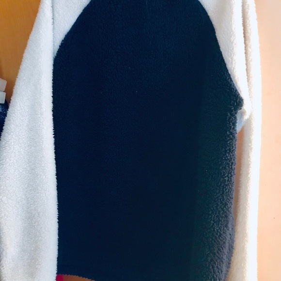 Secret Treasures Unicorn 🦄 Pajama Top - Picture 2 of 4